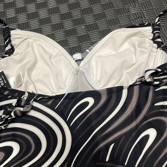 the coco reef black, white, gray swirl pattern one size bathing suit size 36D - Picture 7 of 12